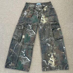 REVICE Camouflage Patterned Pants